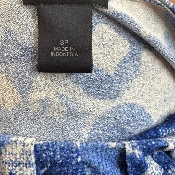 Ann Taylor Petite Blue Abstract Sleeveless Top SP - Picture 7 of 7